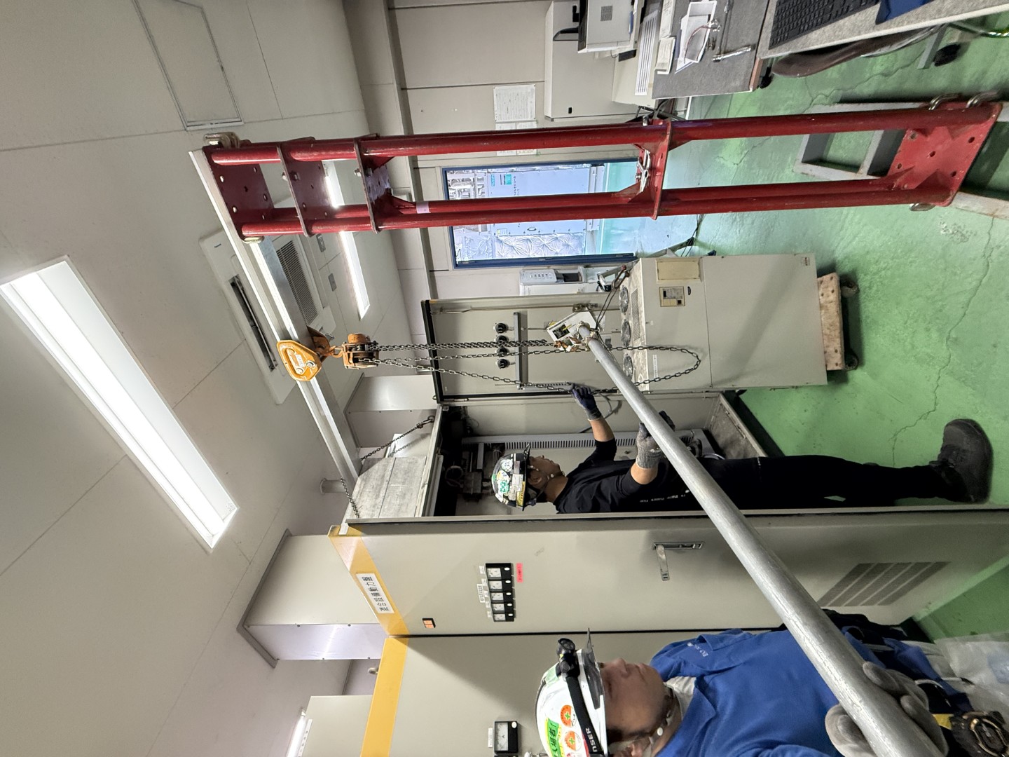 足利市のインバータ入替、搬入から据付まで安全・確実に。現場に合わせた段取りで、設備の更新をスムーズに支えます。