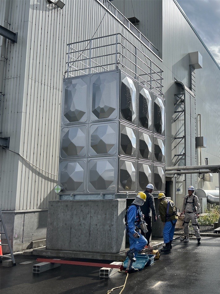 福島県の水槽据付を、安全・確実に。重量物の搬入から設置、アンカー工事まで一貫対応。現場に合わせた施工計画で、大切な設備を丁寧に据え付けます。